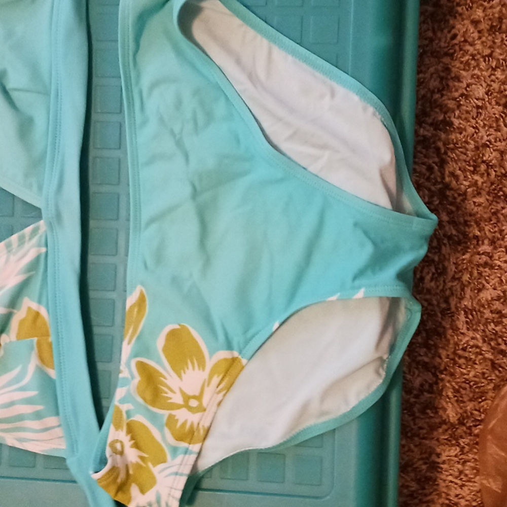 Bikini - Picture 3 of 3